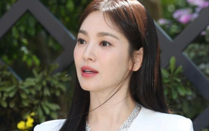 Song Hye Kyo được người tình chăm sóc không rời bên trời Âu, lại còn làm hành động đầy ngọt ngào này Ảnh 2