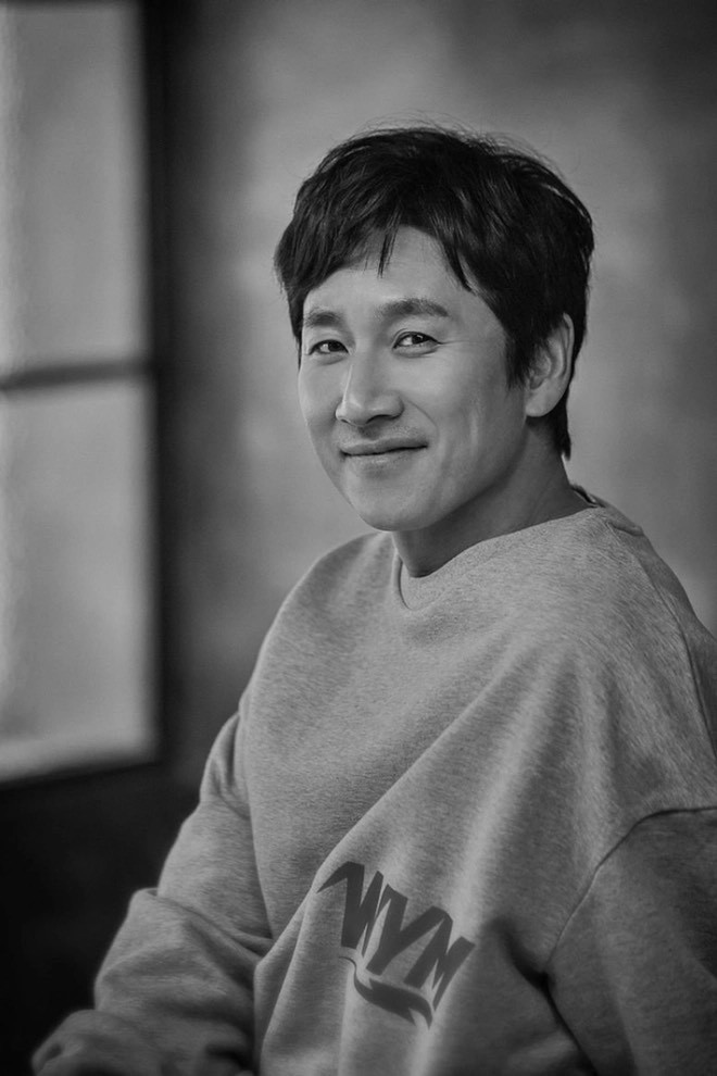 Sự ra đi đột ngột của diễn viên Lee Sun Kyun khiến làng giải trí bàng hoàng, thương tiếc.