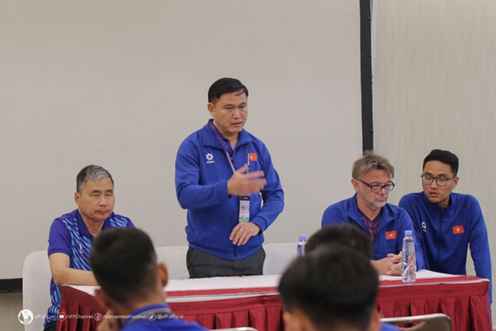 HLV Troussier cần được Liên đoàn bóng đá Việt Nam góp ý và hỗ trợ nhiều hơn Asian Cup 2023. Ảnh: VFF