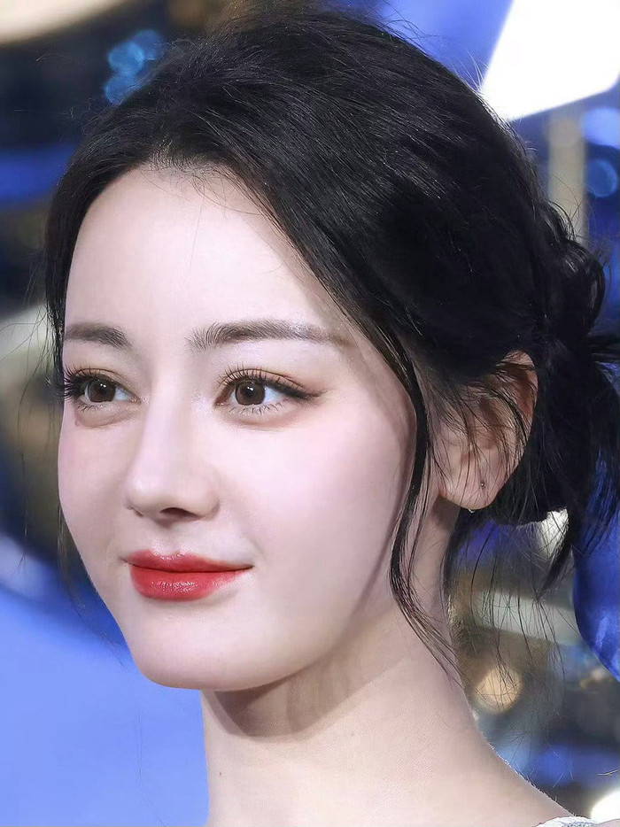 Cận cảnh nhan sắc không có chỗ chê của mỹ nữ Tân Cương.