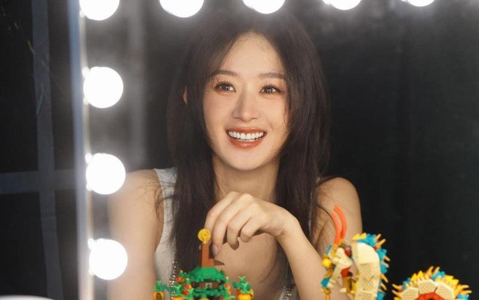 Còn Triệu Lệ Dĩnh đang tận hưởng cuộc sống độc thân vui tính, cô sắp chuyển hình với phim điện ảnh Điều Thứ 20, ra mắt vào mùng 1 Tết.