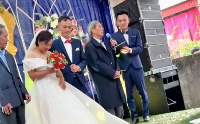 Cụ ông đại diện họ nhà trai phát biểu trong ngày trọng đại khiến quan khách nín thở hồi hộp Ảnh 2