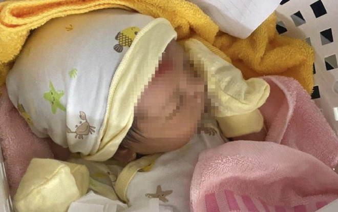 Mẹ sinh viên bỏ lại con gái sơ sinh tại cây xăng, nghẹn lòng trước lời nhắn 'để bé có cuộc sống tốt hơn' Ảnh 2