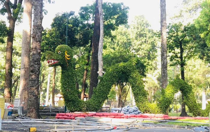 'Cười mệt' với linh vật rồng đặt tại công viên Tao Đàn, TP.HCM Ảnh 2