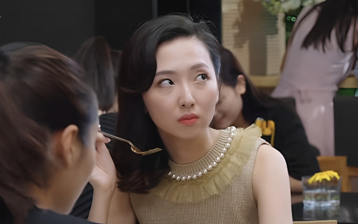 Cô gái trẻ bị toàn thể đồng nghiệp xa lánh vì là người yêu của sếp tổng Ảnh 2