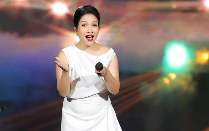 Diva Mỹ Linh hát nhạc Xuân tại đám cưới, hàng trăm khán giả phản ứng mạnh Ảnh 2