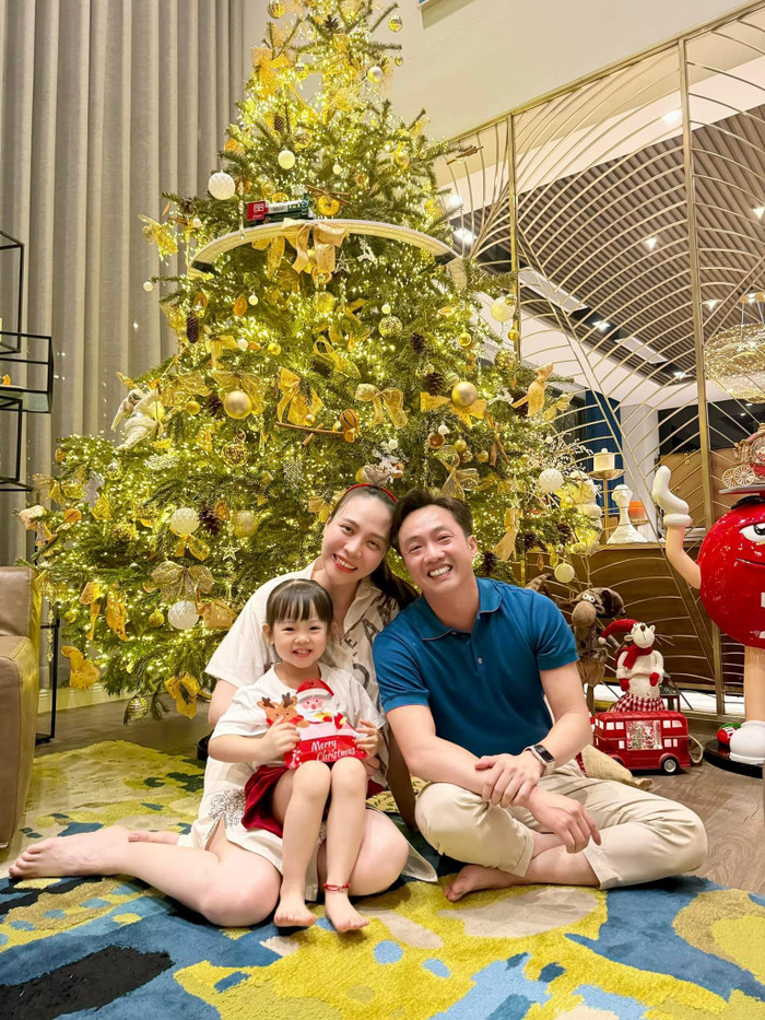 Kể từ khi kết hôn và chung sống với cựu người mẫu Đàm Thu Trang, nam doanh nhân đã có nhiều sự thay đổi tích cực.