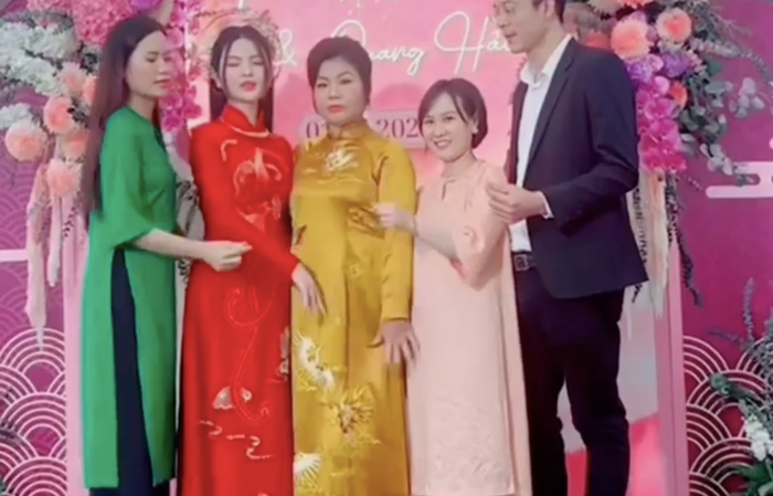 Chu Thanh Huyền cũng vướng thị phi trước hành động với mẹ ruột trong lễ ăn hỏi.