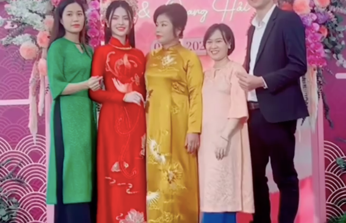 Vừa vướng ồn ào hất tay mẹ ruột, Chu Thanh Huyền lại bị soi thái độ khi mời trà quan viên hai họ Ảnh 6