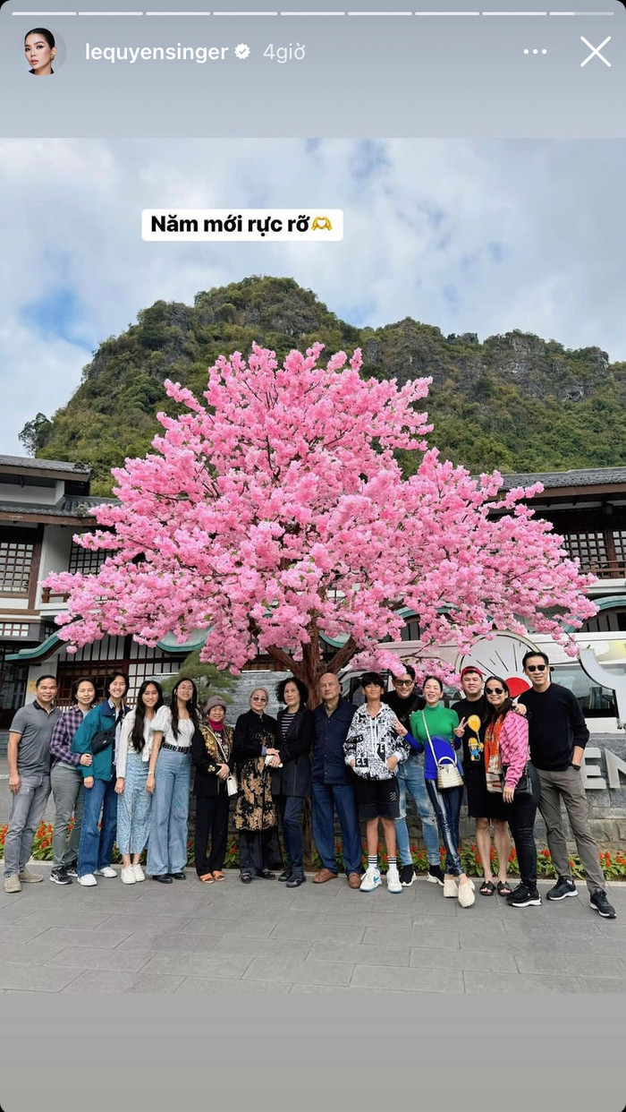 Trong khung hình đông đúc người thân, bạn bè của Lệ Quyên, Lâm Bảo Châu trở nên khá nổi bật