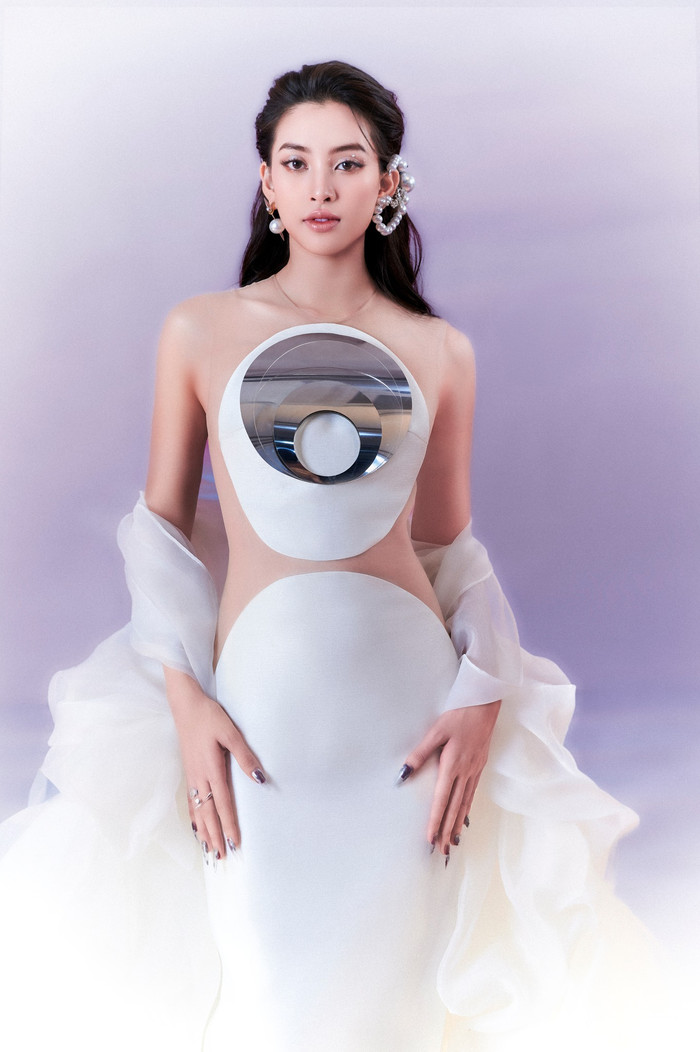 Việc chăm chỉ tập luyện giúp Tiểu Vy có thể mặc nhiều bộ đồ khác nhau