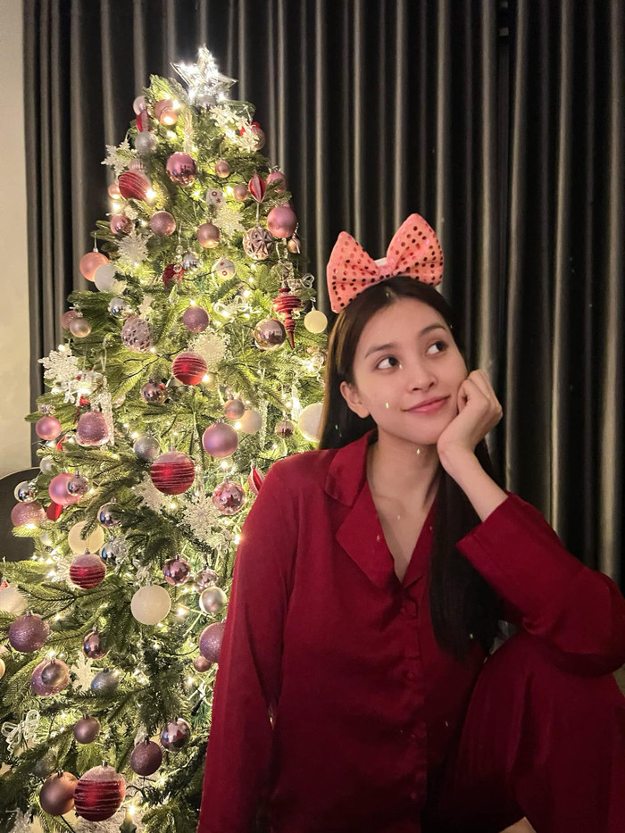 Tiểu Vy thoải mái khoe mặt mộc khi quay trở về với cuộc sống đời thường