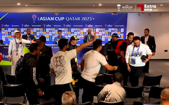 HLV Troussier, HLV Iraq và những vụ HLV bị đòi đánh: Những hành vi đáng lên án! Ảnh 2