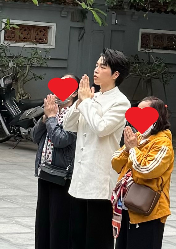 Nhiều khán giả trêu đùa rằng có thể Đức Phúc đã bị gia đình giục sớm có người yêu