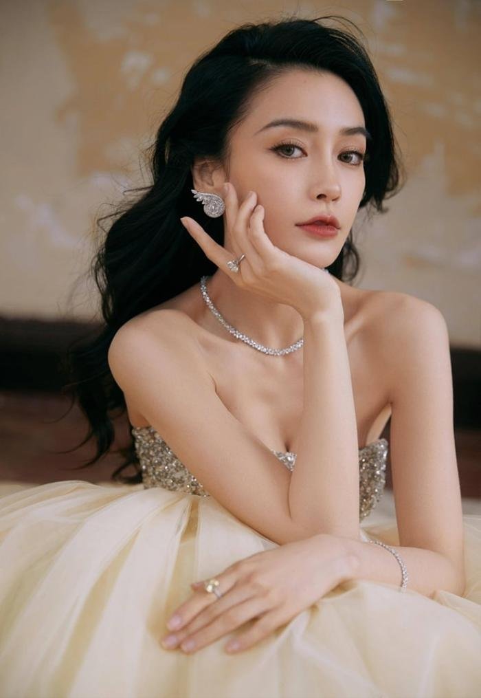 Angelababy chính thức trở lại sau 3 tháng bị 'phong sát ngầm' vì scandal Ảnh 3