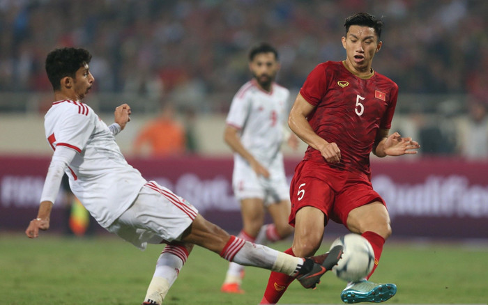 Đoàn Văn Hậu và Quế Ngọc Hải báo tin vui cho HLV Troussier Ảnh 2