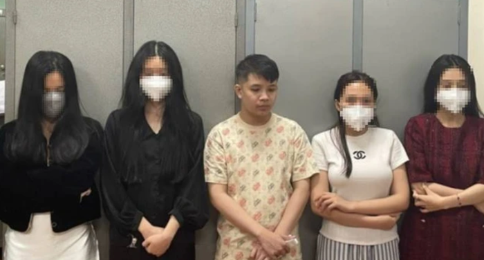 Nguyễn Hữu Thái và các cô gái bán dâm. (Ảnh: VTV) 