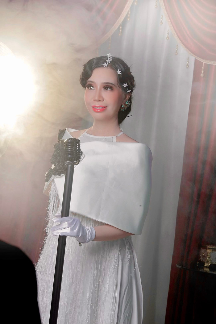 Bộ ảnh phòng trà Sài Gòn thập niên 60 gây sốt MXH, quá chân thật vì chi tiết này Ảnh 2