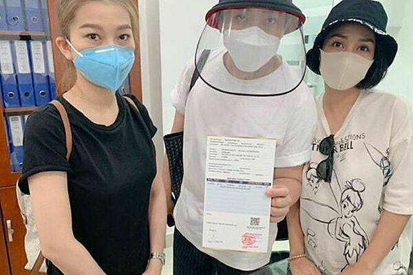 Sổ tiết kiệm được bạn bè, đồng nghiệp lập cho con gái Mai Phương sau khi cô qua đời. 