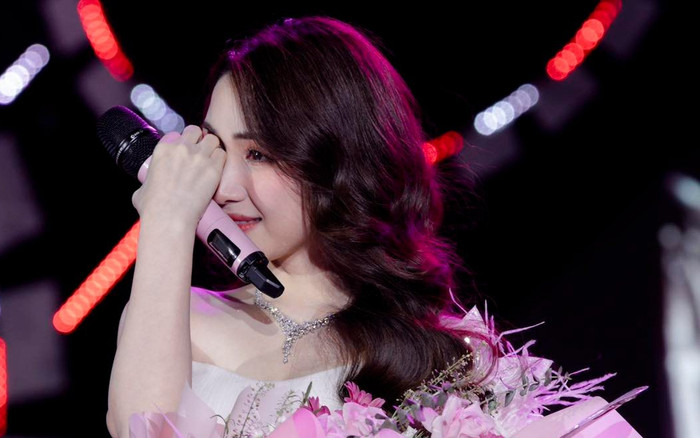 Hòa Minzy nhận triệu view tròn trĩnh ngay đầu năm 2024, bài hát mới khiến nhiều người bật khóc Ảnh 2