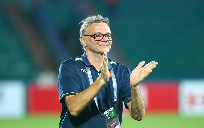 HLV Troussier loại Hoàng Đức vào 'phút 89' vì chấn thương Ảnh 2