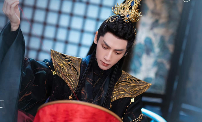 La Vân Hi lần lượt xếp ở hai vị trí cuối bảng. Trên thực tế, cả Vụng Trộm Không Thể Giấu và Trường Nguyệt Tẫn Minh đều là hai trong số những tác phẩm ăn khách nhất năm 2023. 