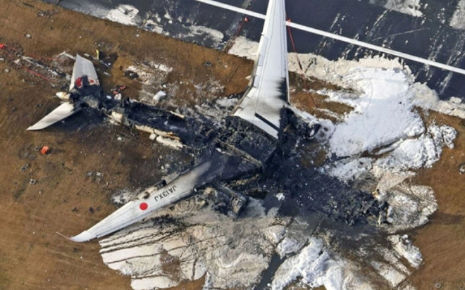 Thông tin bất ngờ vụ máy bay chở 379 người bốc cháy ở Nhật Bản Ảnh 2