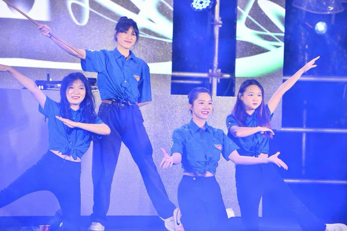 Chương trình Thanh xuân rực rỡ diễn ra tối 3/1.