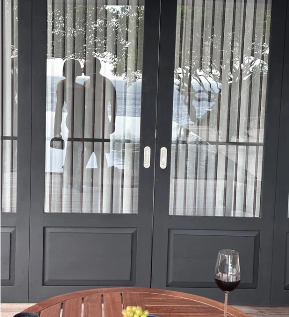 Nhiều khán giả khẳng định chàng trai bí ẩn ở bên cạnh Châu Bùi trong những năm qua chính là Binz