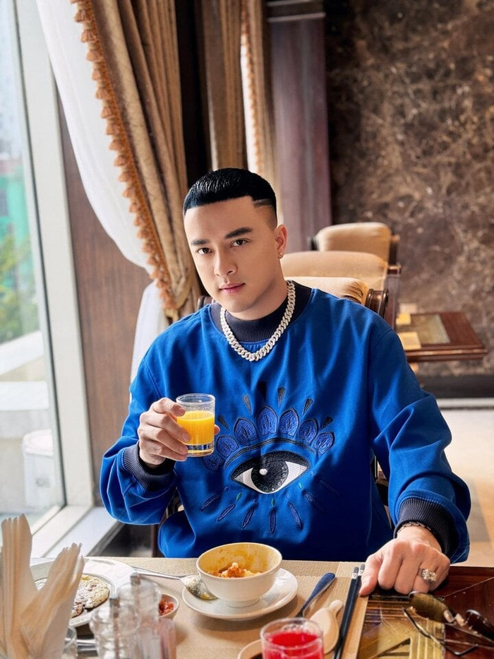 Danh tính 'nửa kia' của nam ca sĩ vẫn là thắc mắc lớn từ cư dân mạng.