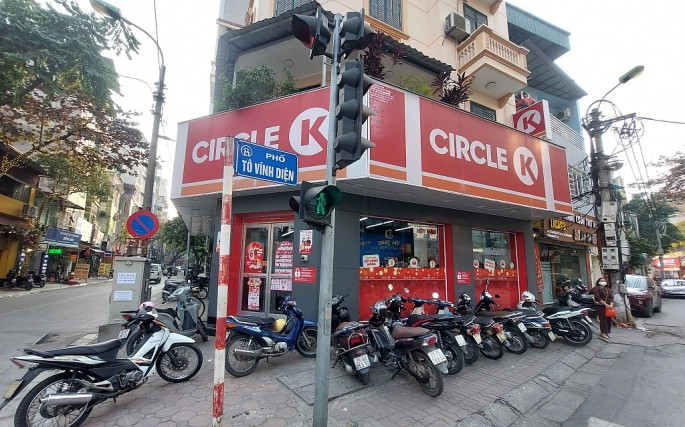 Vào mua hàng tại Circle K ở Hà Nội, cô gái bị mất xe máy Ảnh 2