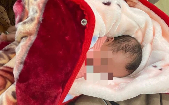 Bé gái 3 tháng tuổi bị bỏ rơi ở gần bãi rác, mẩu giấy để lại khiến ai nấy xót xa Ảnh 2