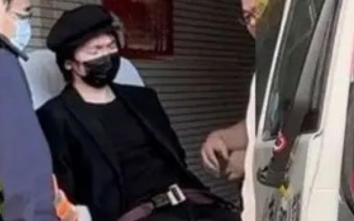 Nam ca sĩ nổi tiếng bị bắt khẩn cấp, nguyên nhân khiến nhiều người xôn xao Ảnh 2