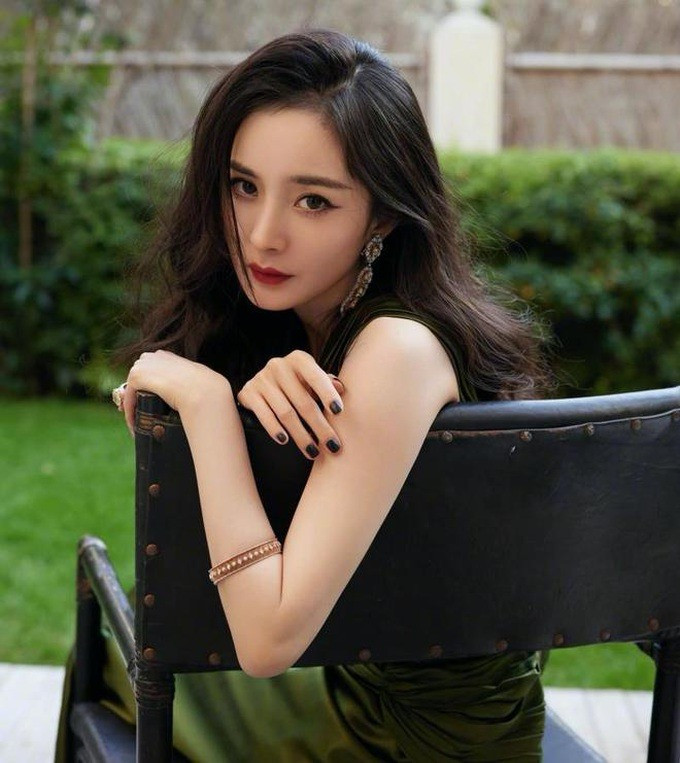 Dương Mịch có hoạt động tích cực ở giai đoạn cuối năm 2023, đầu năm 2024.