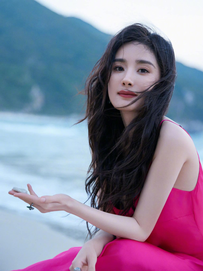 Sắc vóc của Dương Mịch trong bộ ảnh đón năm mới.