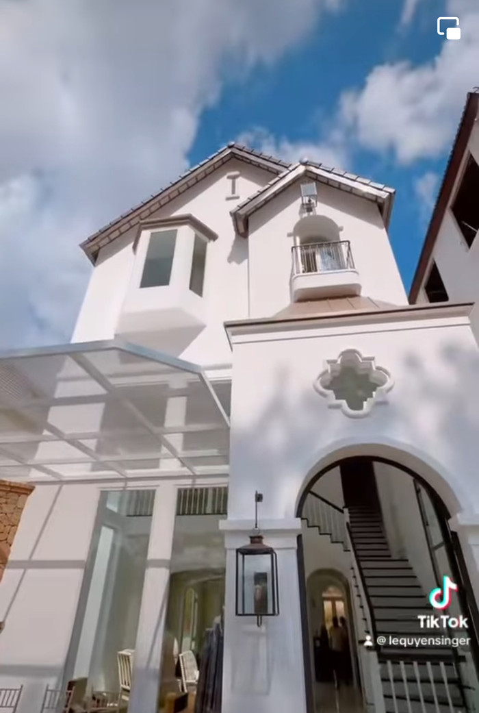 Tổng quan ngôi biệt thự của 'Nữ hoàng phòng trà'.