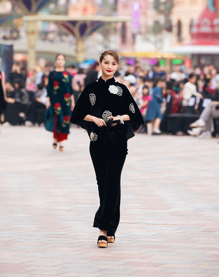 MC Huyền Trang đảm nhận vị trí 'first face'.