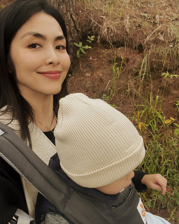 Tăng Thanh Hà thường xuyên đưa các con đi chơi, nhưng cô vẫn lựa chọn che giấu khuôn mặt của ba nhóc tỳ