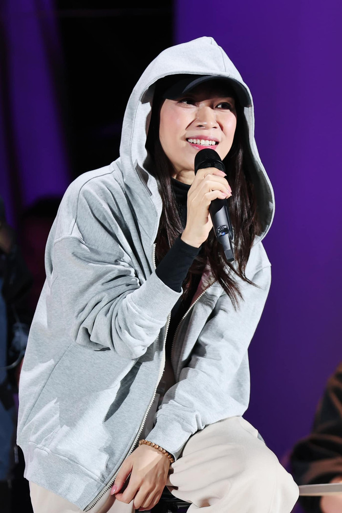 Mỹ Tâm hé lộ ca khúc mới sắp ra mắt, hát 'sương sương' vài câu ngay trên livestream Ảnh 3