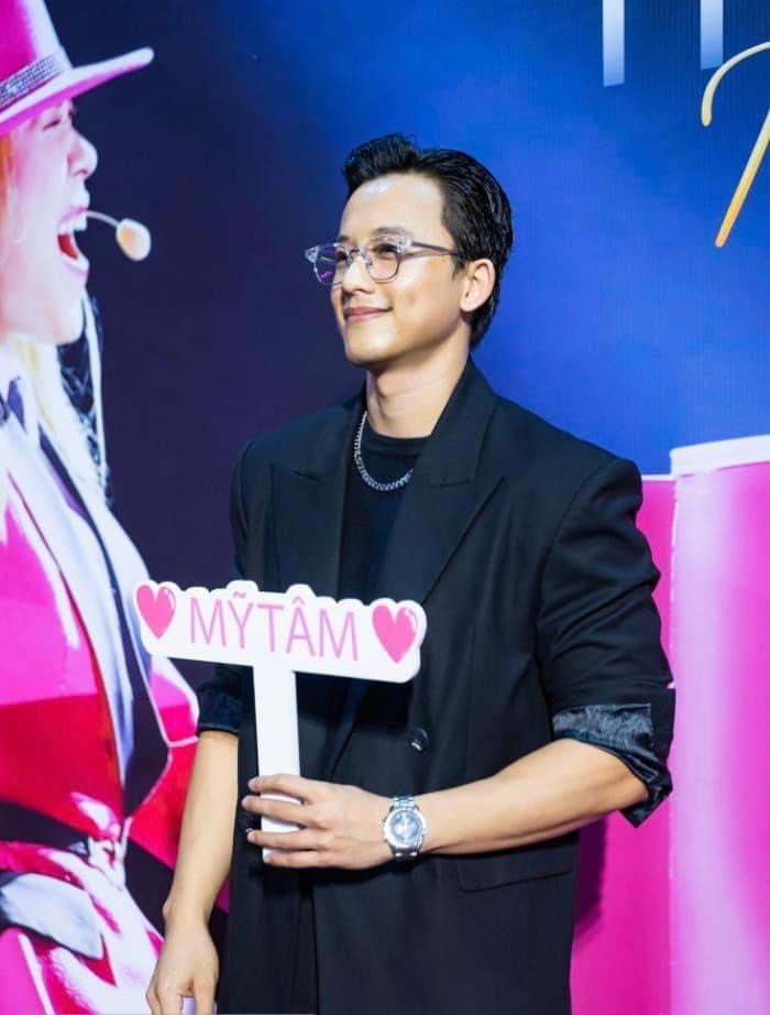 Không còn 'hướng nội' như mọi khi, thời gian gần đây Mai Tài Phến có những hành động mạnh bạo hơn ủng hộ chị đẹp Mỹ Tâm.