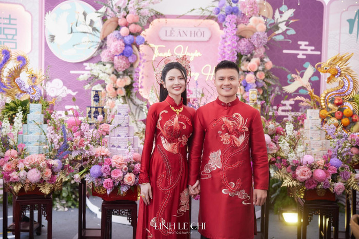 Chu Thanh Huyền - Quang Hải trong ngày lễ ăn hỏi.