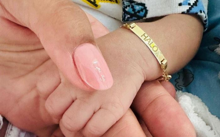 Nữ ca sĩ kiêm diễn viên nổi tiếng hạ sinh con đầu lòng ở tuổi 23 cho bạn trai rapper Ảnh 2