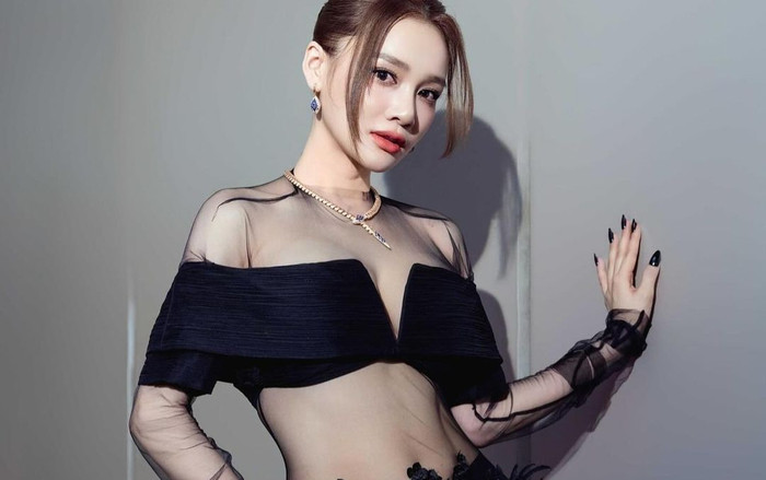 Nhã Phương mặc đồ xuyên thấu phô trọn vòng eo lộ rõ múi cơ sau hai lần sinh nở Ảnh 2