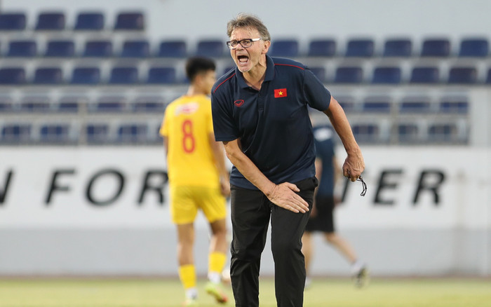 HLV Troussier có sự khởi đầu kém xa HLV Park Hang Seo: Đắt chưa xắt ra miếng Ảnh 2