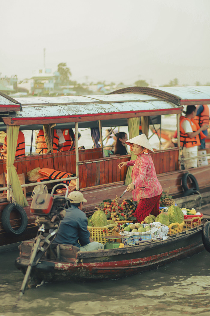 Vì là chợ đầu mối nên hàng hóa tập trung ở đây với số lượng tương đối lớn. Mỗi mặt hàng đã được phân loại cho đồng đều về chất lượng, kích cỡ. 