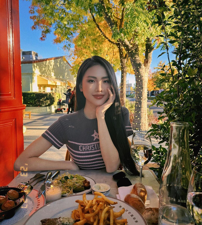 Bùi Quỳnh Hoa đã có khoảng thời gian ăn uống, trò chuyện vui vẻ với một số người bạn thân thiết