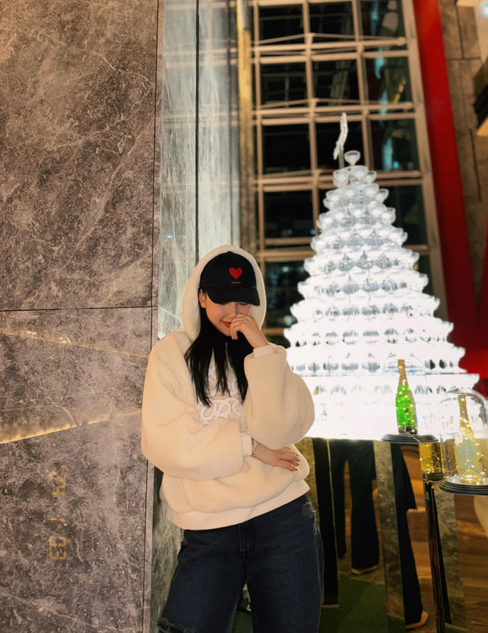 Trước đó Bùi Quỳnh Hoa từng phải khóa phần bình luận ở tài khoản cá nhân vì bị cư dân mạng liên tục 'tấn công'