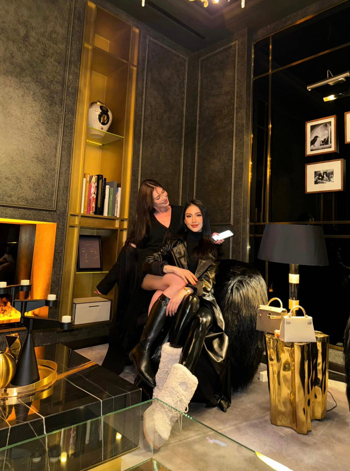 Bùi Quỳnh Hoa tranh thủ gặp gỡ bạn bè