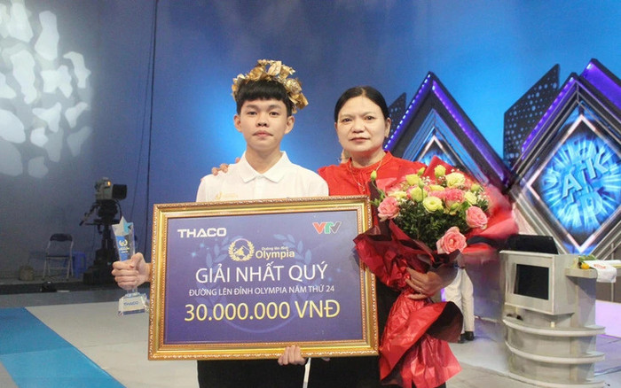 Thành tích học tập 'khủng' của nam sinh mang cầu truyền hình Olympia đầu tiên về cho Phú Yên Ảnh 2