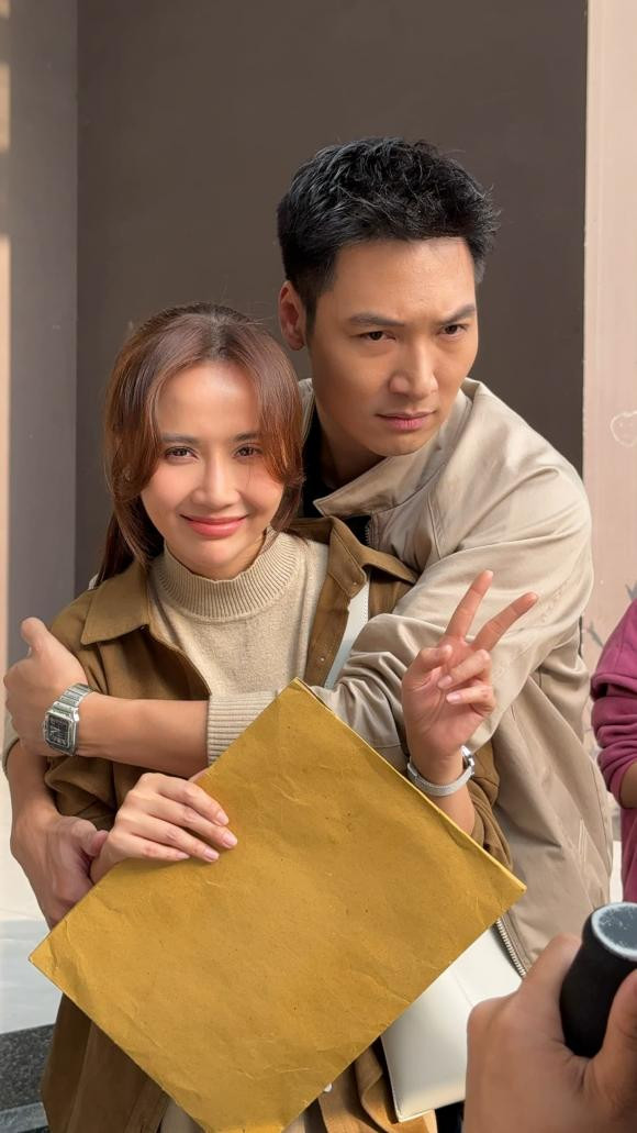 Huyền Lizzie lần đầu công khai nói 'mê' Mạnh Trường, tương tác cực tình khiến Đình Tú phải đỏ mắt Ảnh 1